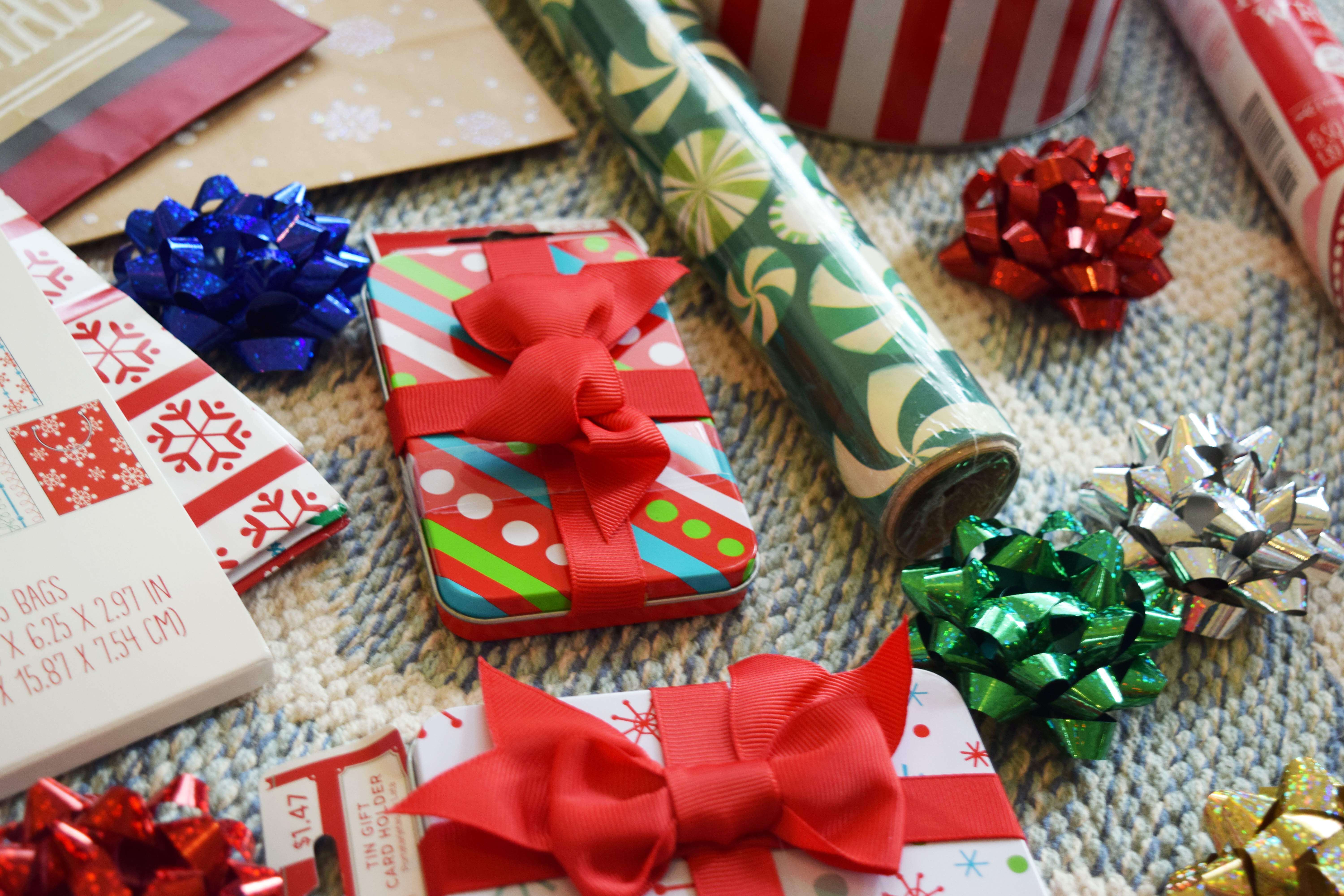 Christmas Gift Wrapping - Fundraising Ideas for Nonprofit 