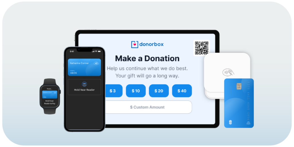 Une image montrant l'appli Donorbox Live Kiosk sur une tablette, ainsi que les méthodes de paiement que les donateurs peuvent utiliser (notamment une smartwatch, un smartphone et une carte de crédit).